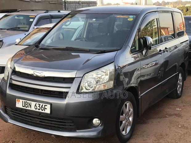 Toyota Noah 2008 Gray
