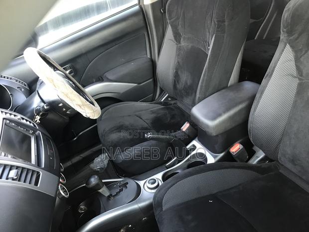 Mitsubishi Outlander 2010 Gray