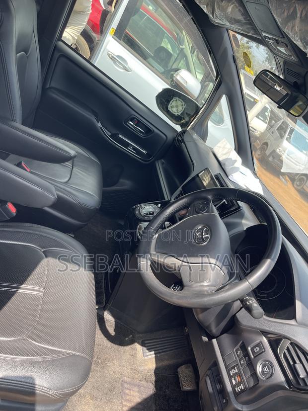 Toyota Noah 2017 White
