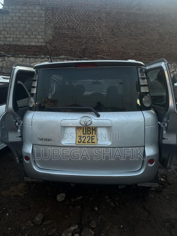Toyota Sienta 2008 Silver