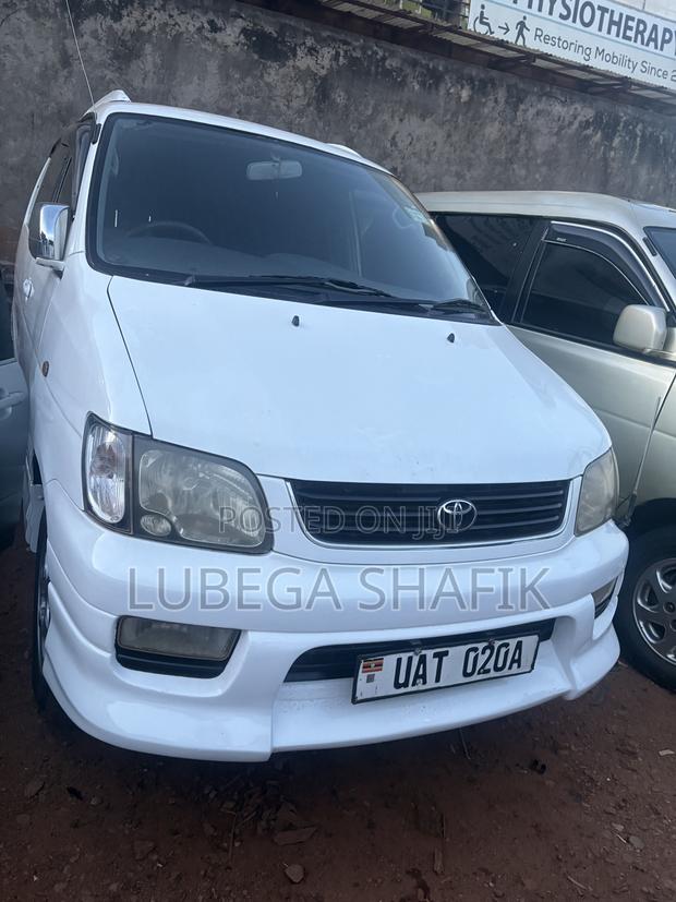 Toyota LiteAce Noah 1999 White