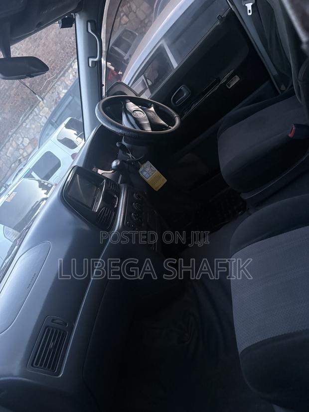 Toyota LiteAce Noah 1999 White