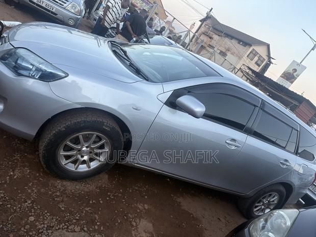 Toyota Corolla Fielder 2010 Silver