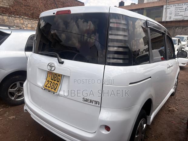 Toyota Sienta 2008 White