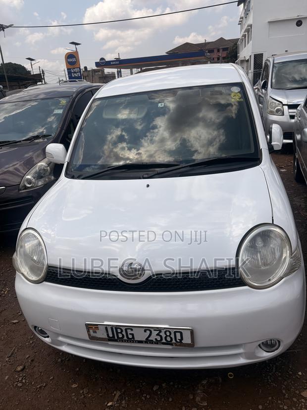 Toyota Sienta 2008 White