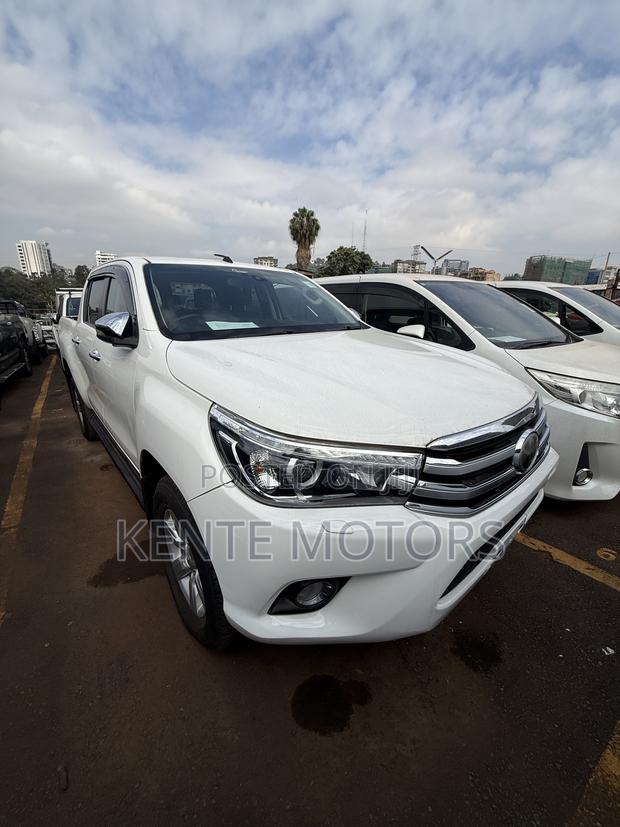 Toyota Hilux SR HI-Rider 2018 White