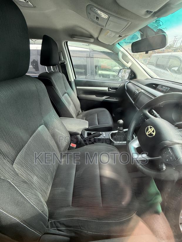 Toyota Hilux SR HI-Rider 2018 White