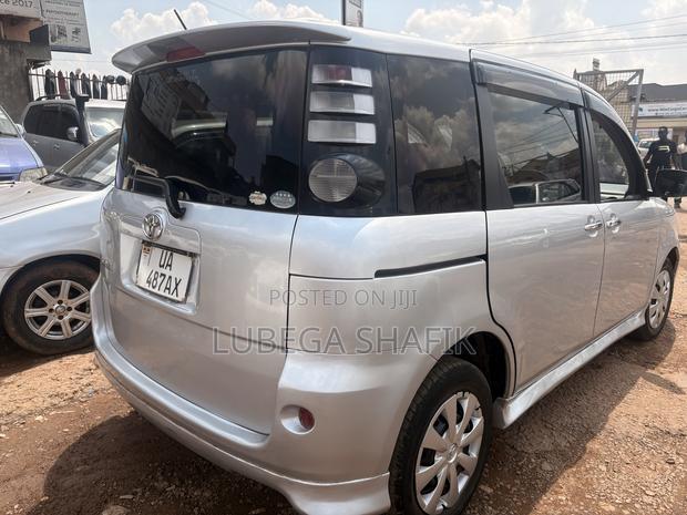 Toyota Sienta 2007