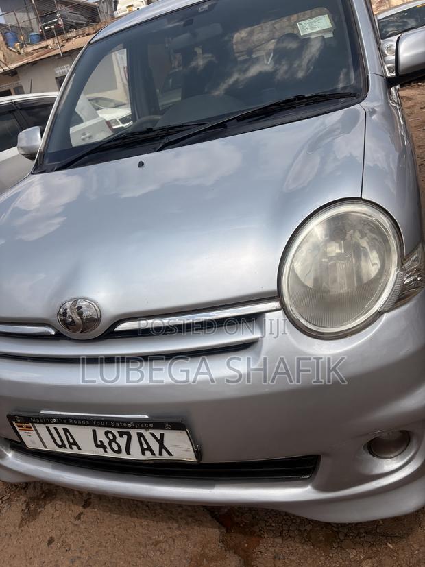 Toyota Sienta 2007
