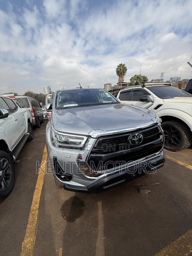 Toyota Hilux 2021 Silver