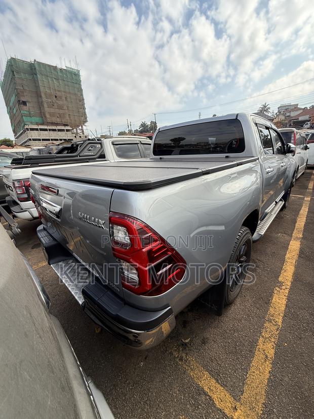 Toyota Hilux 2021 Silver
