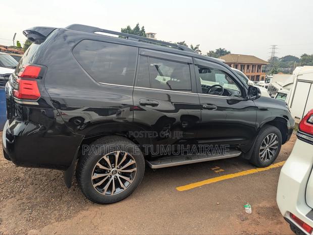Toyota Land Cruiser 2021 Black