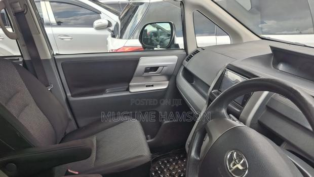 Toyota Noah 2010 Gray