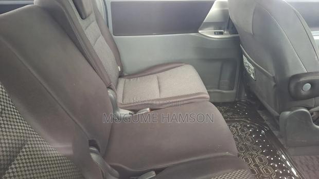 Toyota Noah 2010 Gray