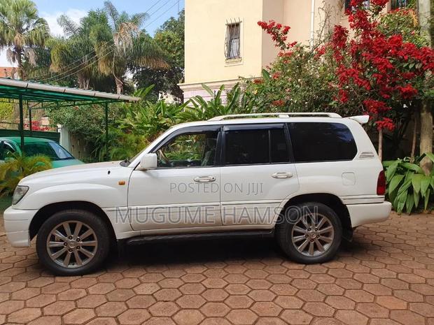 Toyota Land Cruiser Cygnus 4.7 2006 White