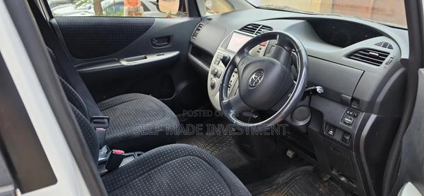 Toyota Ractis 2009 White