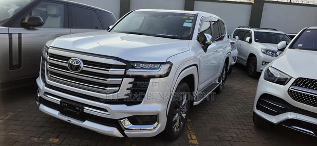 Toyota Land Cruiser 2023 White