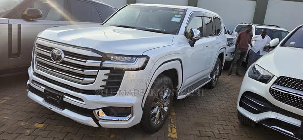 Toyota Land Cruiser 2023 White