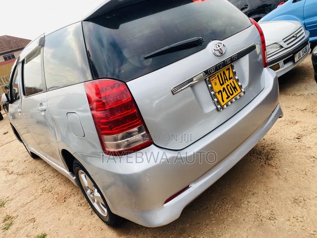 Toyota Wish 2005