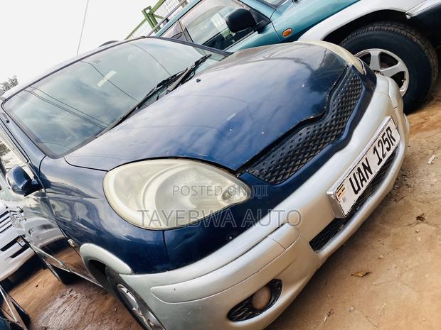 Toyota Fun Cargo 2002 Blue