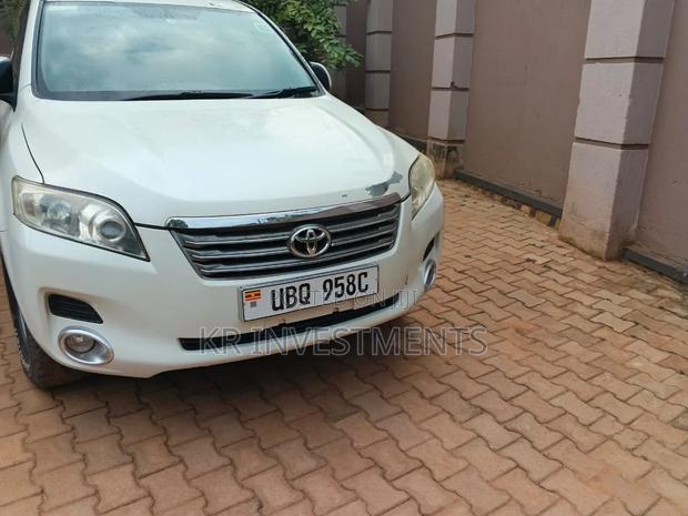 Toyota Vanguard 2008 White