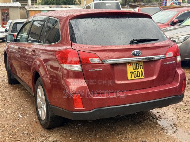 Subaru Outback 2011 Red