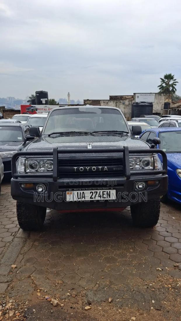 Toyota Land Cruiser 2000 Gray