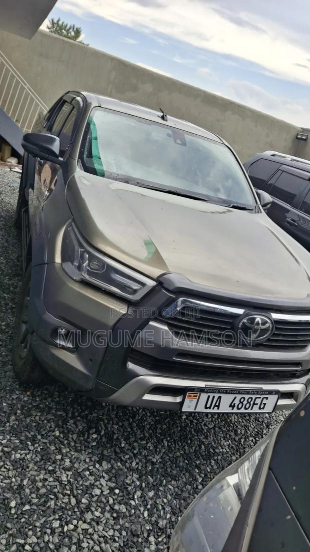 Toyota Hilux 2022 Silver
