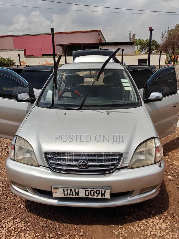 Toyota Nadia 2000 Silver