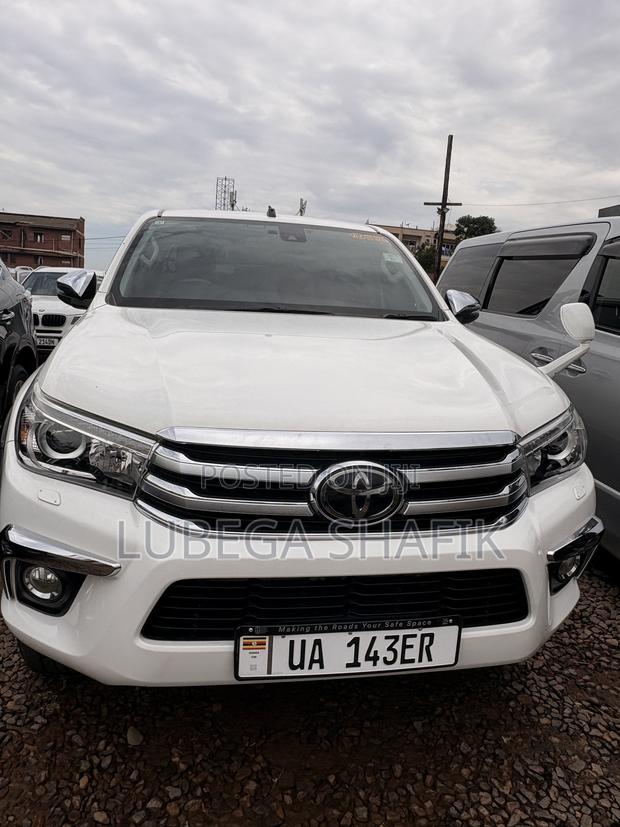 Toyota Hilux 2018 White
