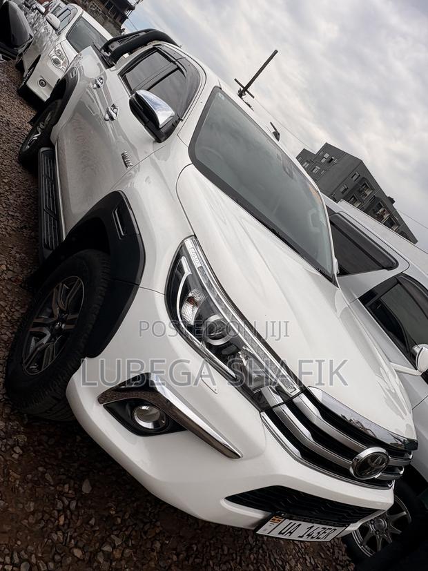 Toyota Hilux 2018 White