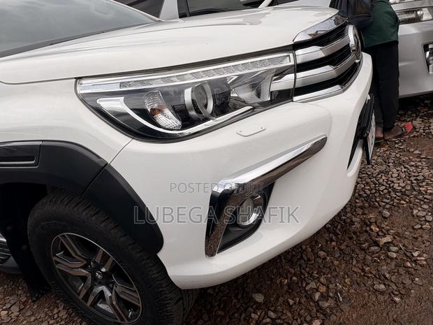 Toyota Hilux 2018 White