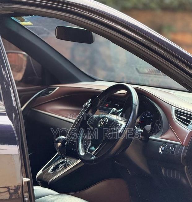 Toyota Harrier 2.0 2016