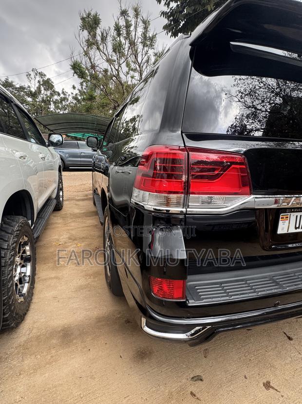 Toyota Land Cruiser 4.0 V6 DLX 2015 Black