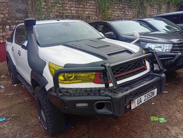 Toyota Hilux 2018 White