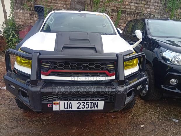 Toyota Hilux 2018 White