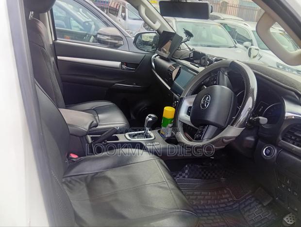 Toyota Hilux 2018 White
