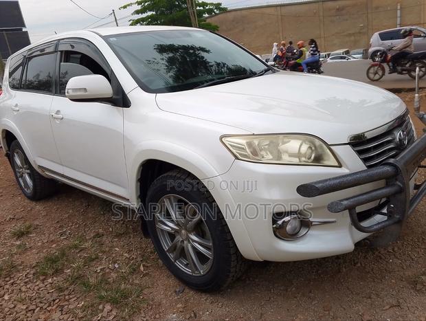 Toyota Vanguard 2013 White