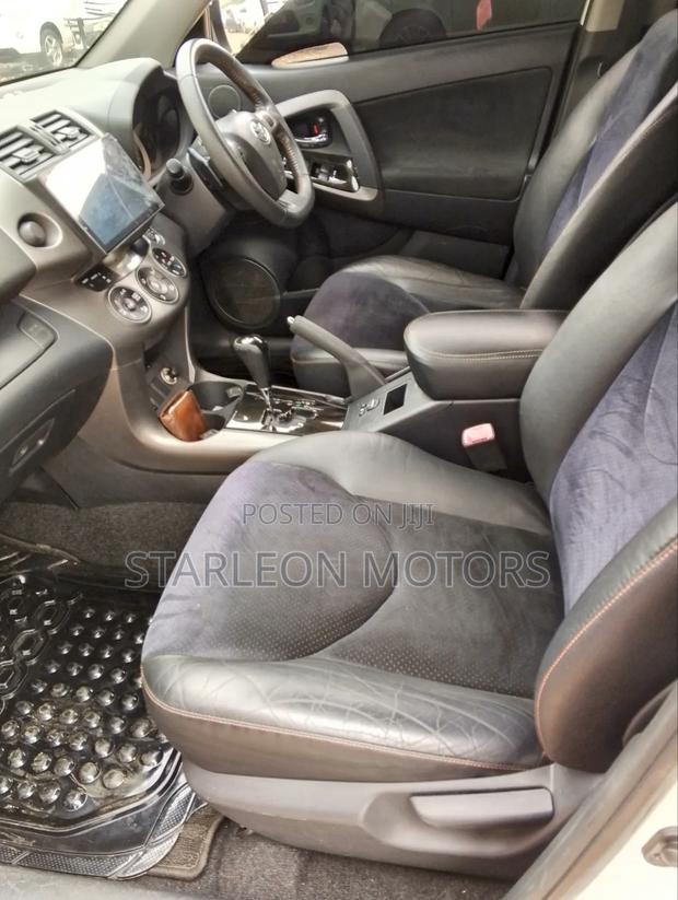 Toyota Vanguard 2013 White