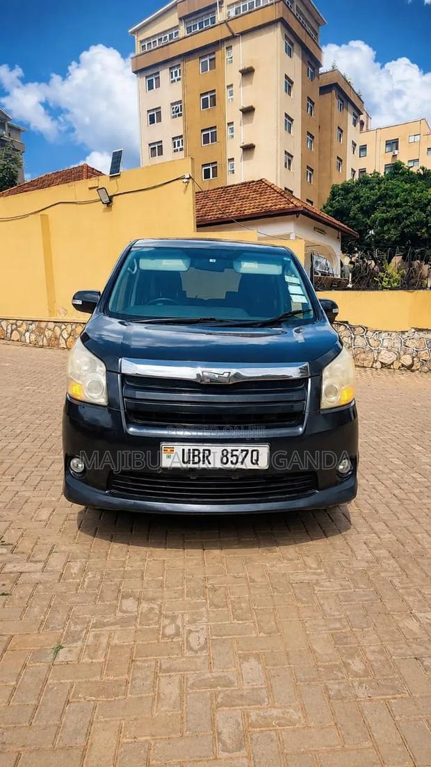 Toyota Noah 2009 Black