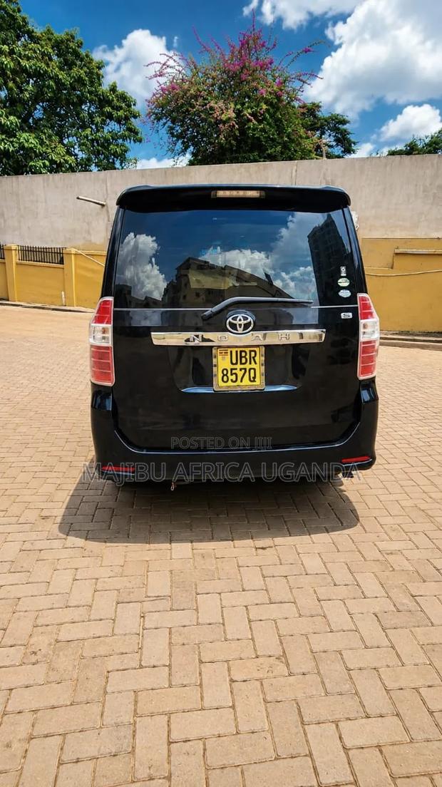 Toyota Noah 2009 Black