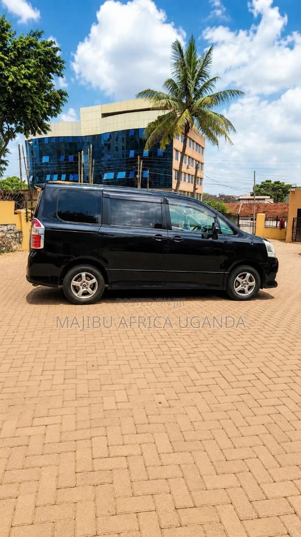 Toyota Noah 2009 Black