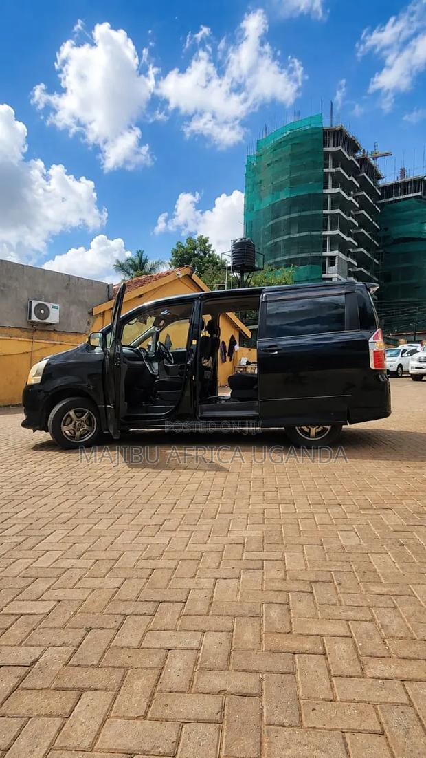 Toyota Noah 2009 Black