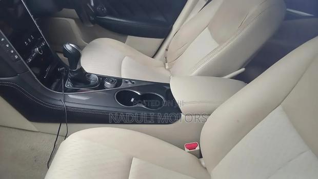 Nissan Skyline 2016 Silver