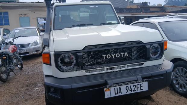 Toyota Land Cruiser 2015 White