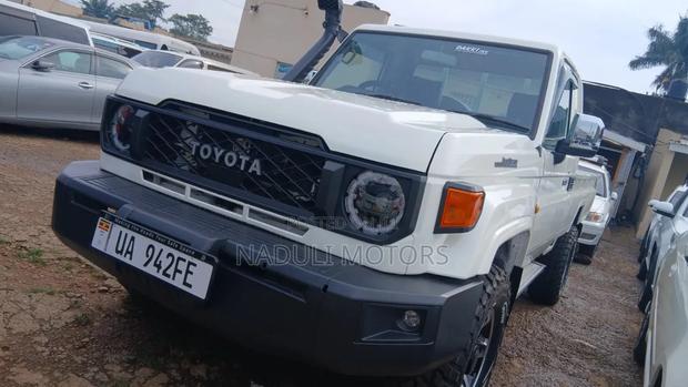 Toyota Land Cruiser 2015 White