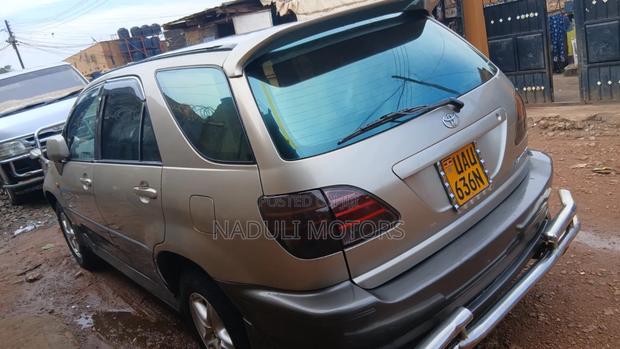 Toyota Harrier 2002 Gold