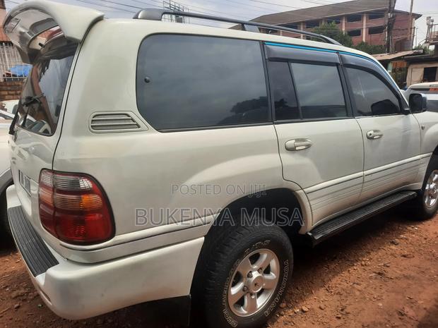 Toyota Land Cruiser 2006 White