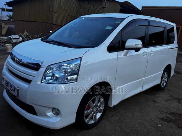 Toyota Noah 2008 White