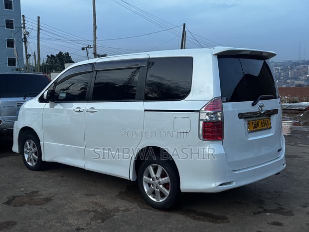 Toyota Noah 2008 White